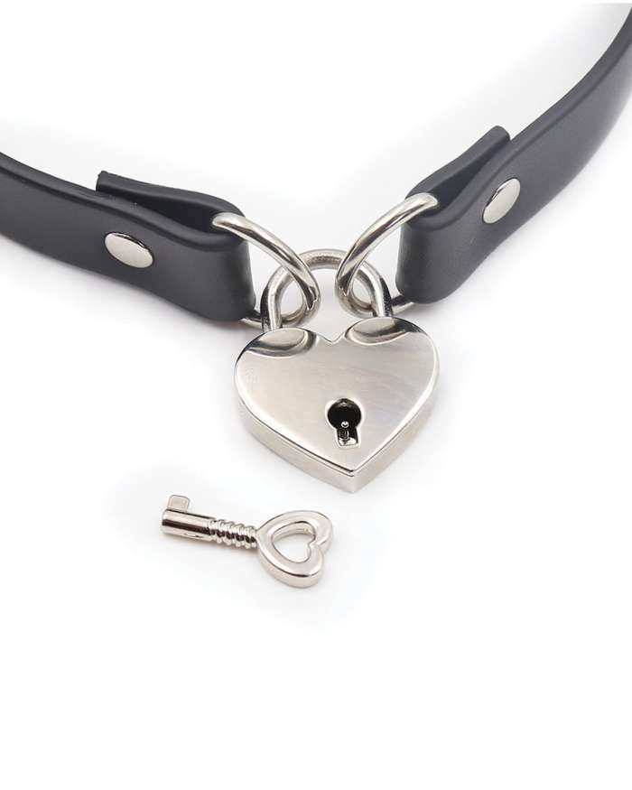 Plesur PVC Collar with Heart Lock