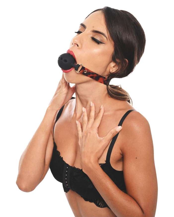Sportsheets Sincerely Amber Ball Gag Features